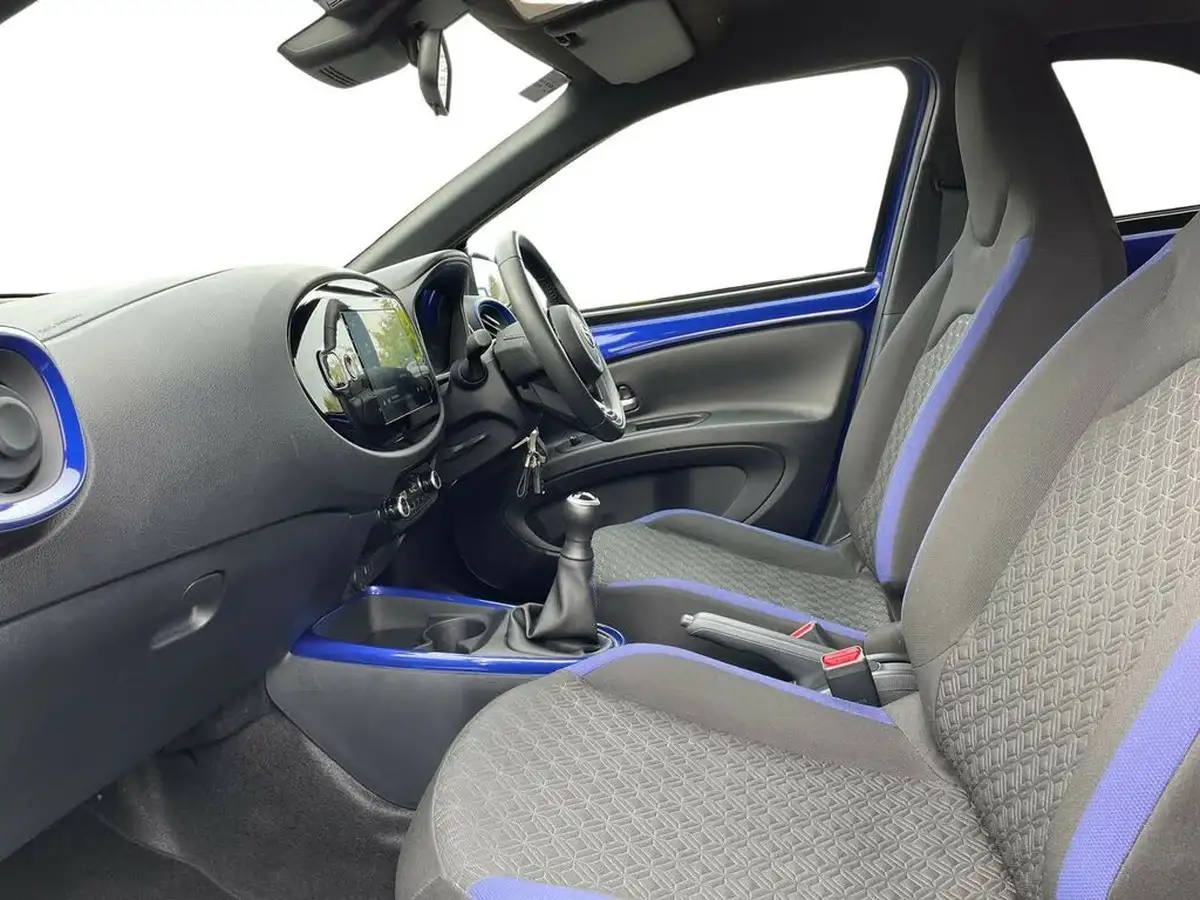 2024-toyota-aygo-x-10-vvt-i-edge-big-9