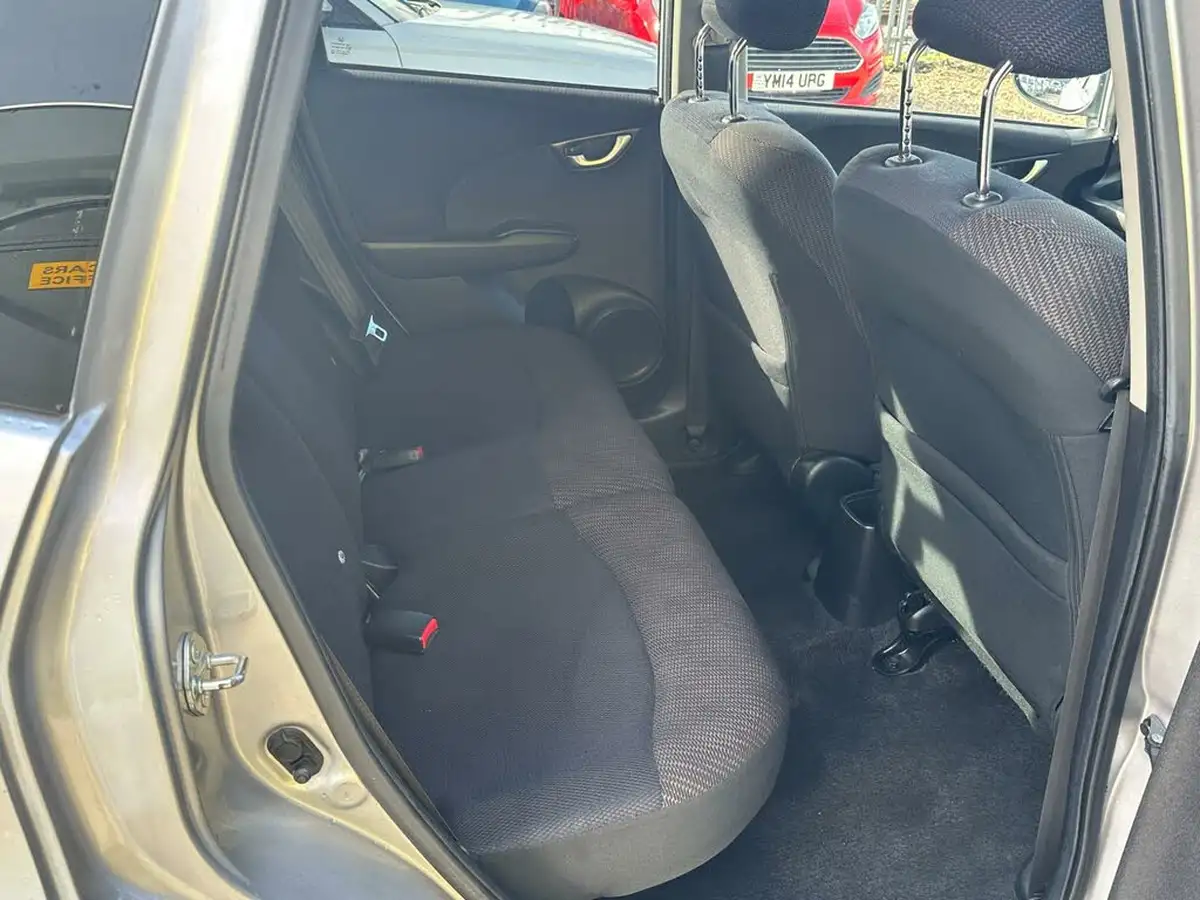 2013-honda-jazz-14-es-plus-big-17