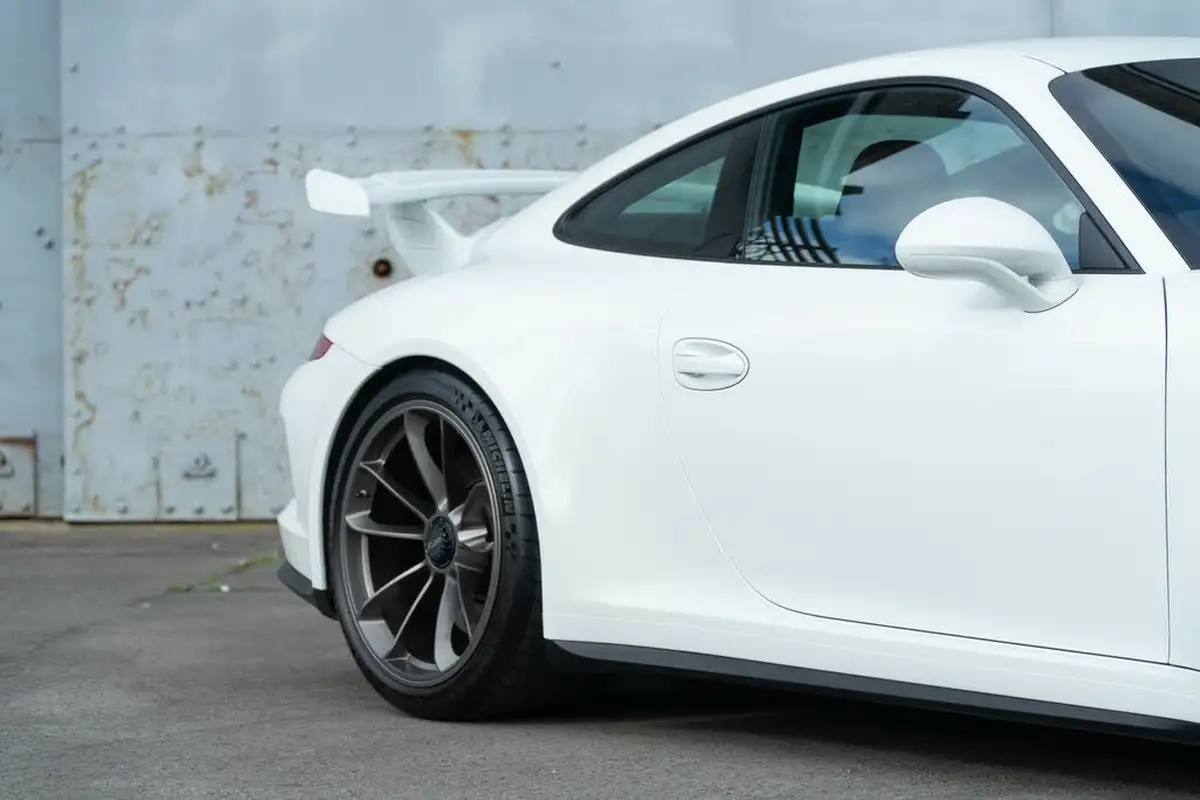 2014-porsche-911-38-gt3-big-2