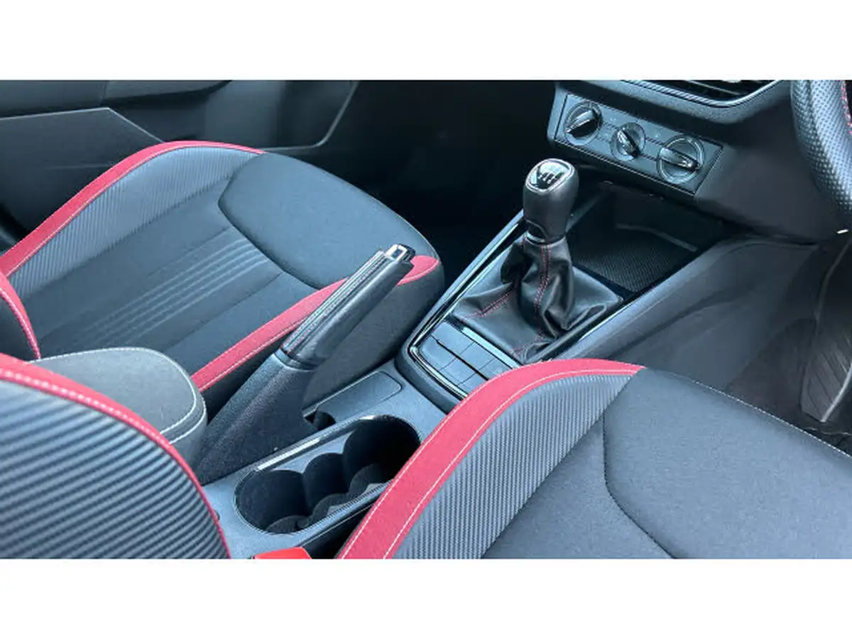 2022-skoda-kamiq-10-tsi-monte-carlo-109ps-big-27