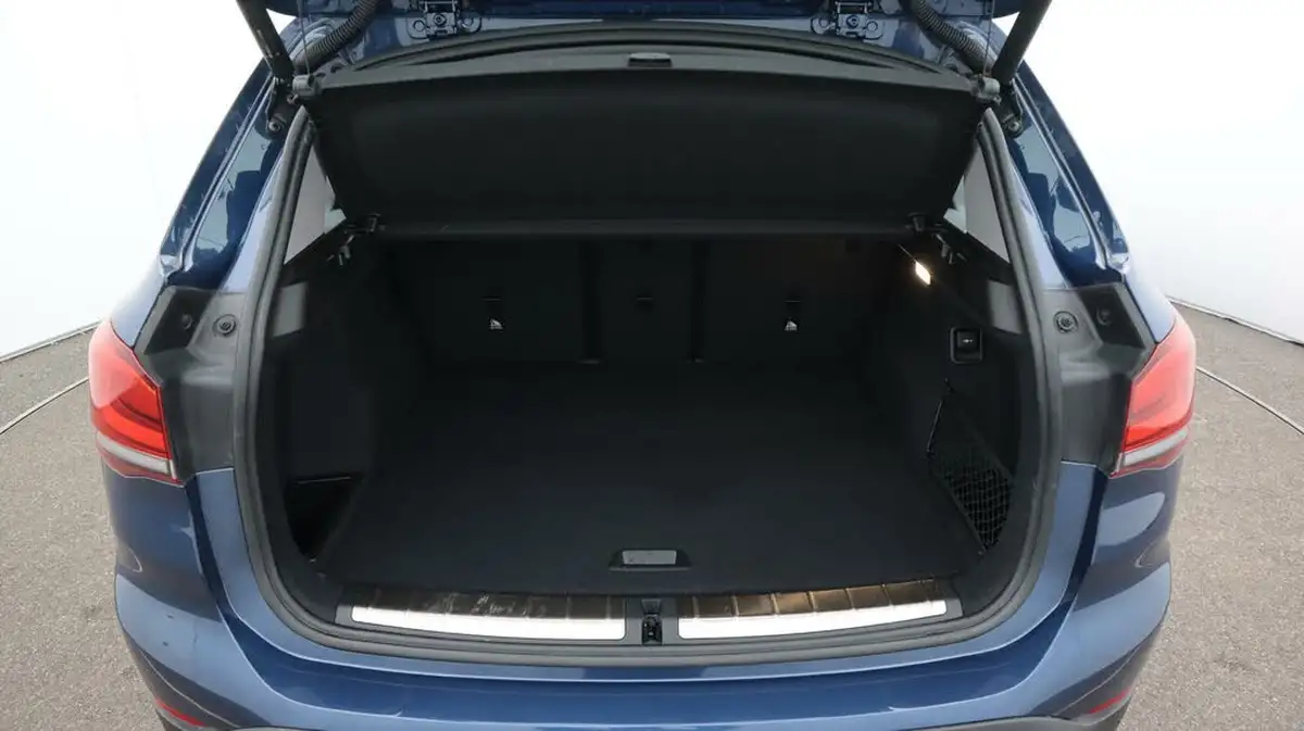2021-bmw-x1-20-sdrive20i-xline-big-17