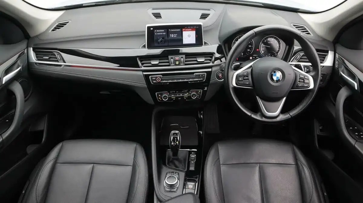 2021-bmw-x1-20-sdrive20i-xline-big-13