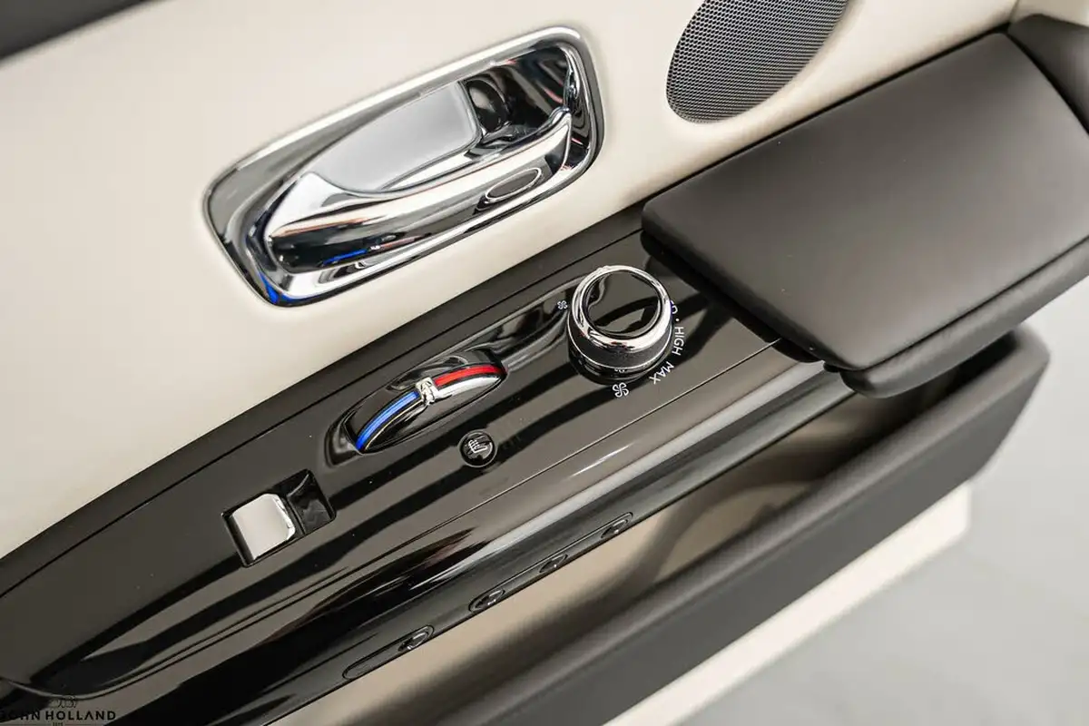 2019-rolls-royce-phantom-67-big-22