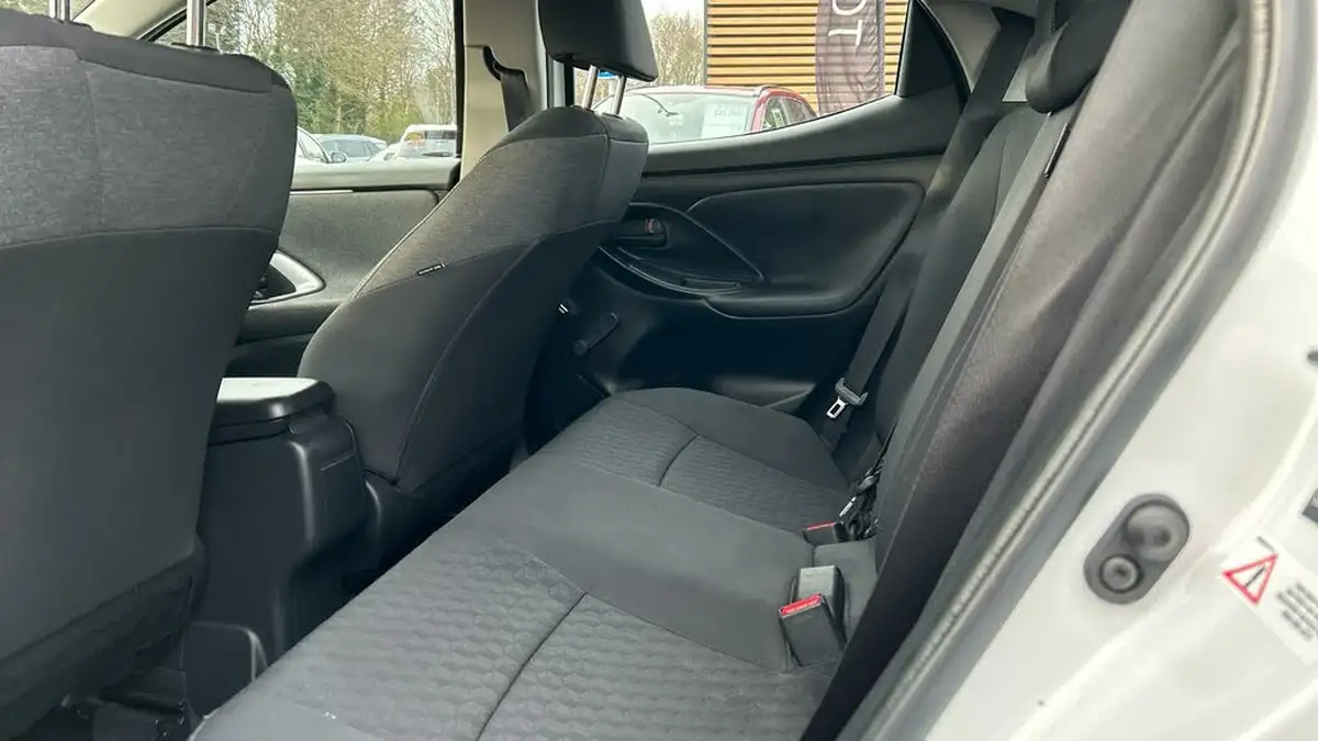 2022-toyota-yaris-15-vvt-i-icon-big-12