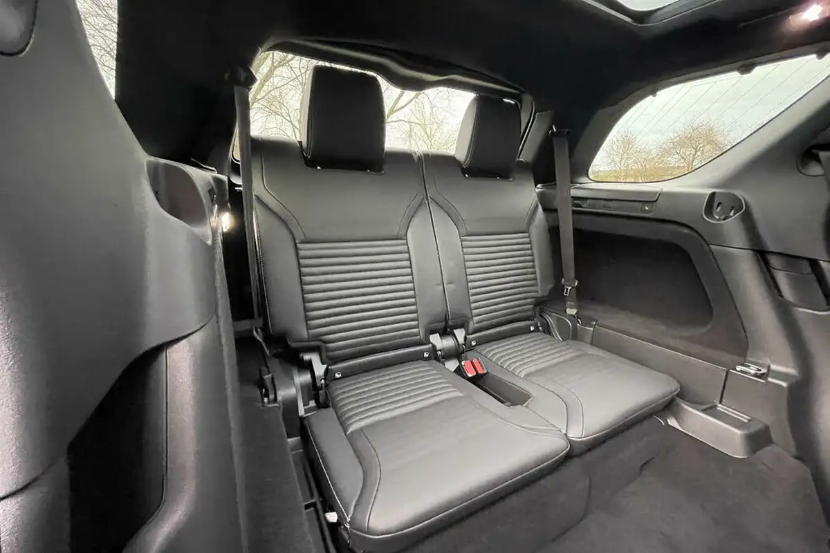 2024-land-rover-discovery-30-d350-dynamic-hse-big-37