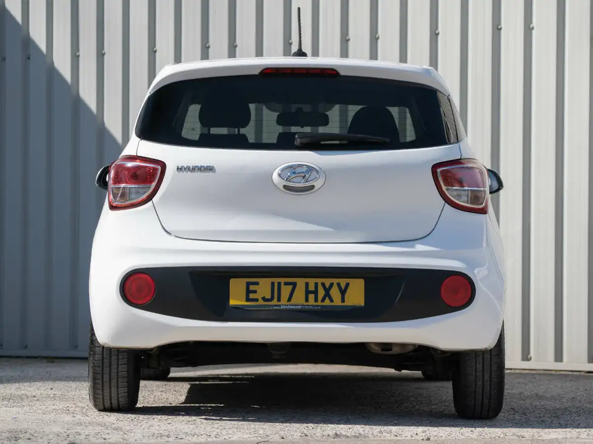 2017-hyundai-i10-12-premium-big-32