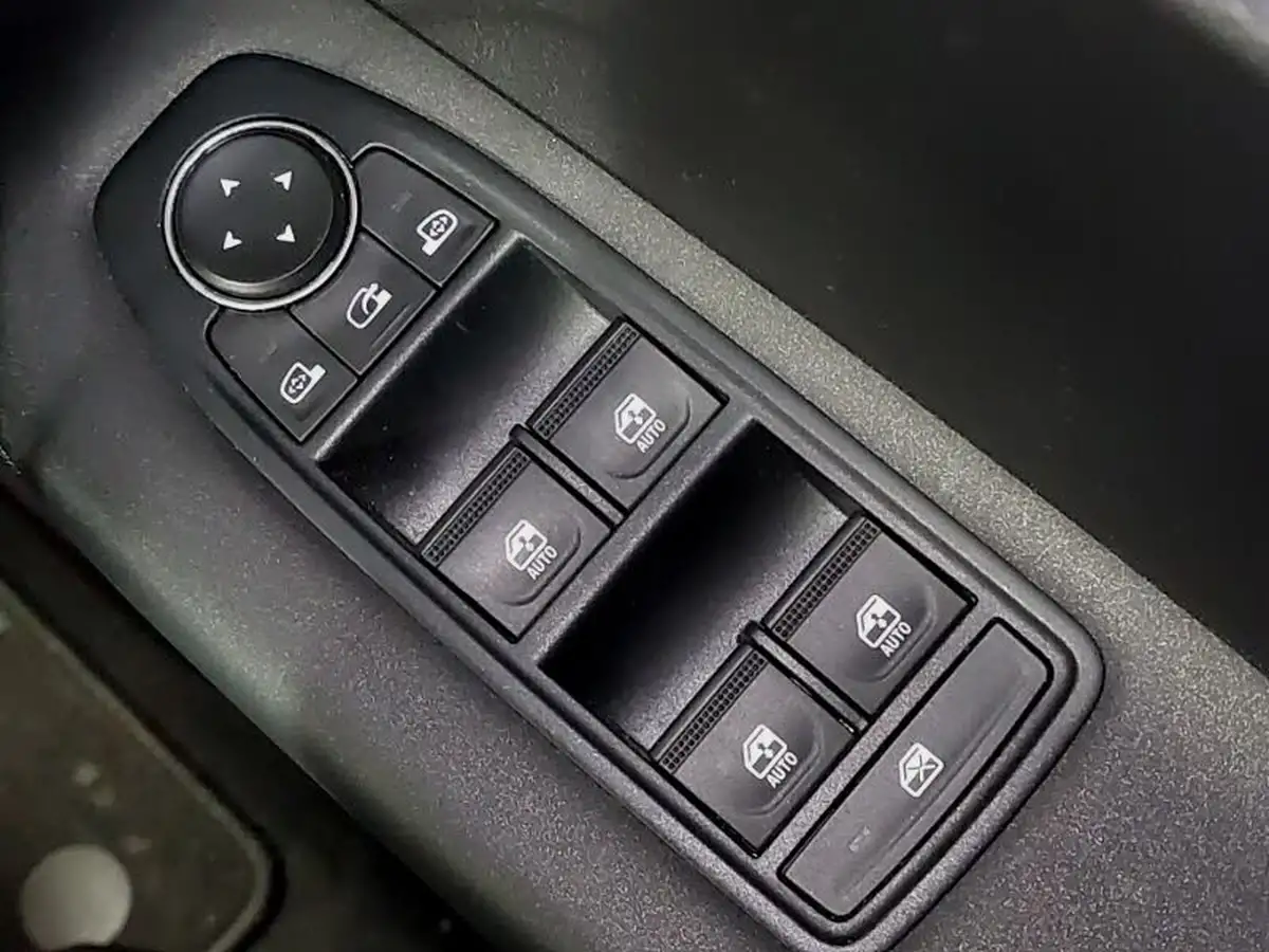 2021-renault-captur-10-tce-iconic-90ps-big-18