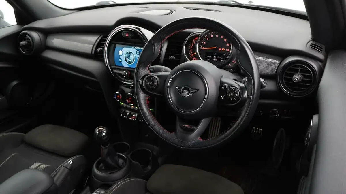 2019-mini-cooper-15-cooper-sport-hatchback-3d-big-13