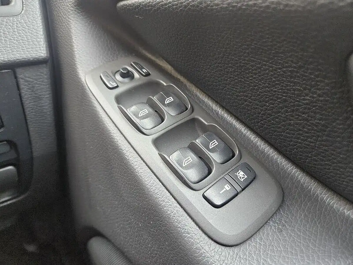 2014-volvo-xc90-24td-es-big-11