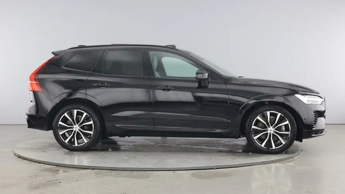 2023-volvo-xc60-20-t8-ultimate-dark-big-3