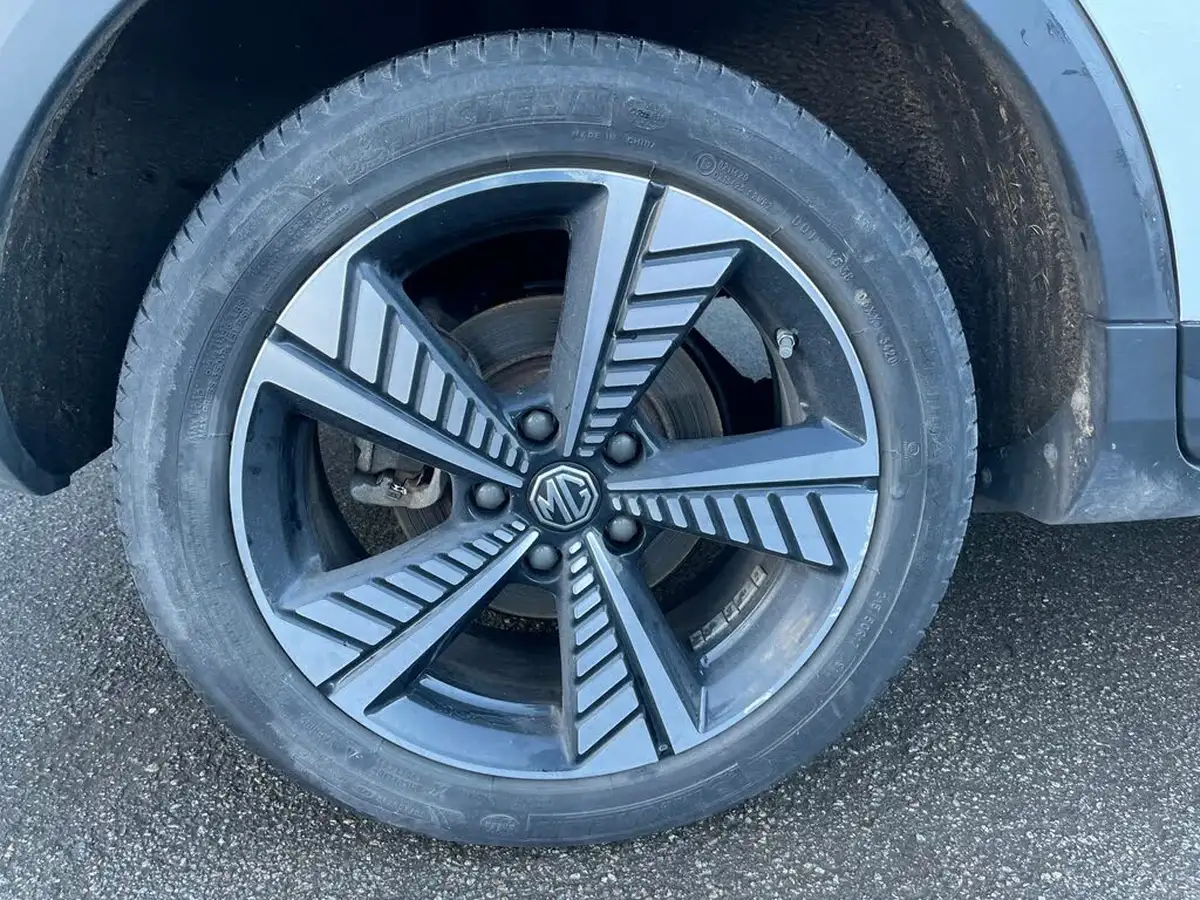 2021-mg-zs-suv-e-exclusive-ev-big-16