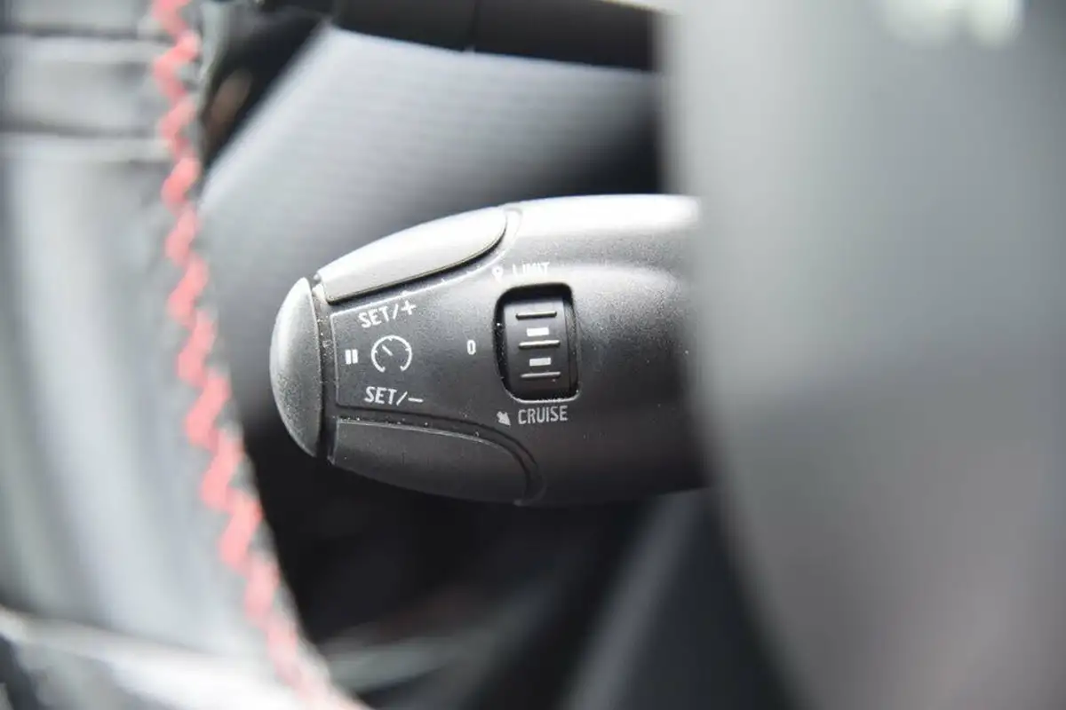 2019-peugeot-2008-suv-12-puretech-gt-line-130bhp-big-39