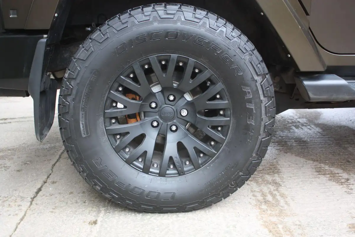 2016-jeep-wrangler-28crd-sahara-5d-big-24