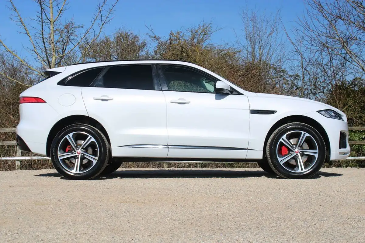 2017-jaguar-f-pace-30-v6-sc-s-30-big-1