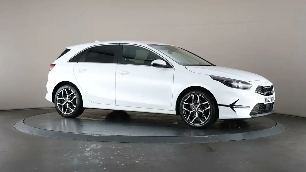 2022-kia-ceed-15-t-gdi-3-hatchback-big-48