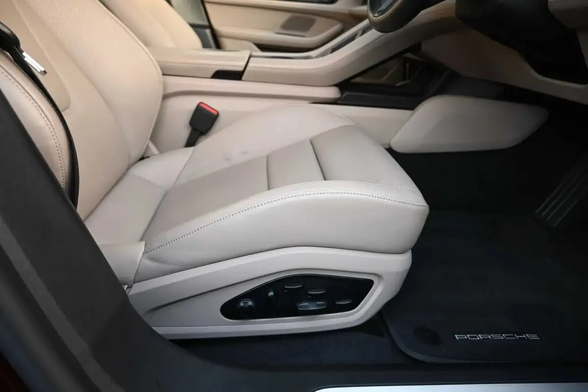 2021-porsche-taycan-e-turbo-big-15