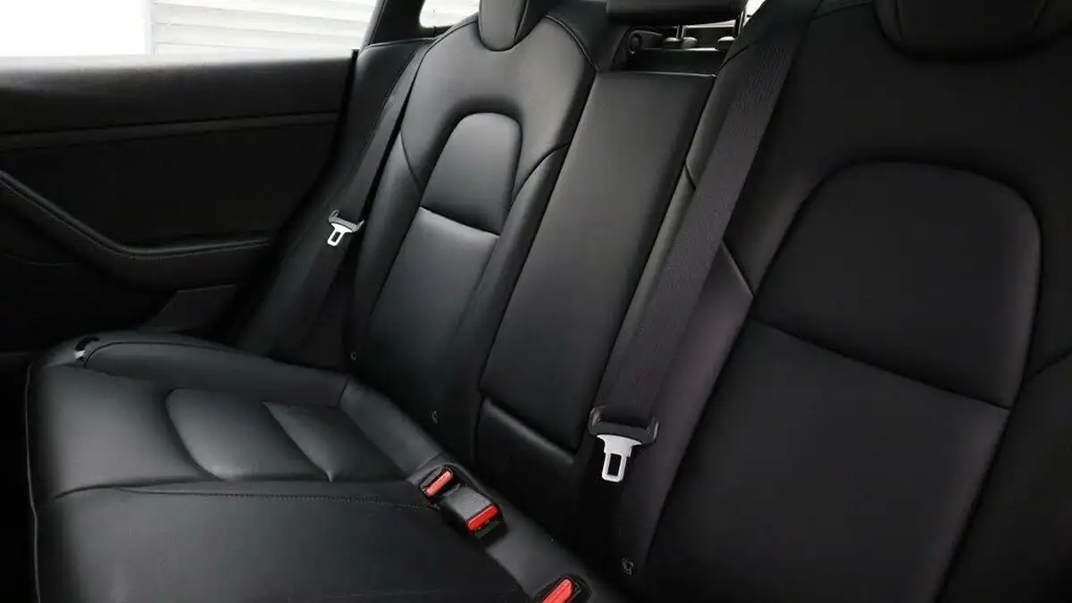 2022-tesla-model-3-e-long-range-big-5
