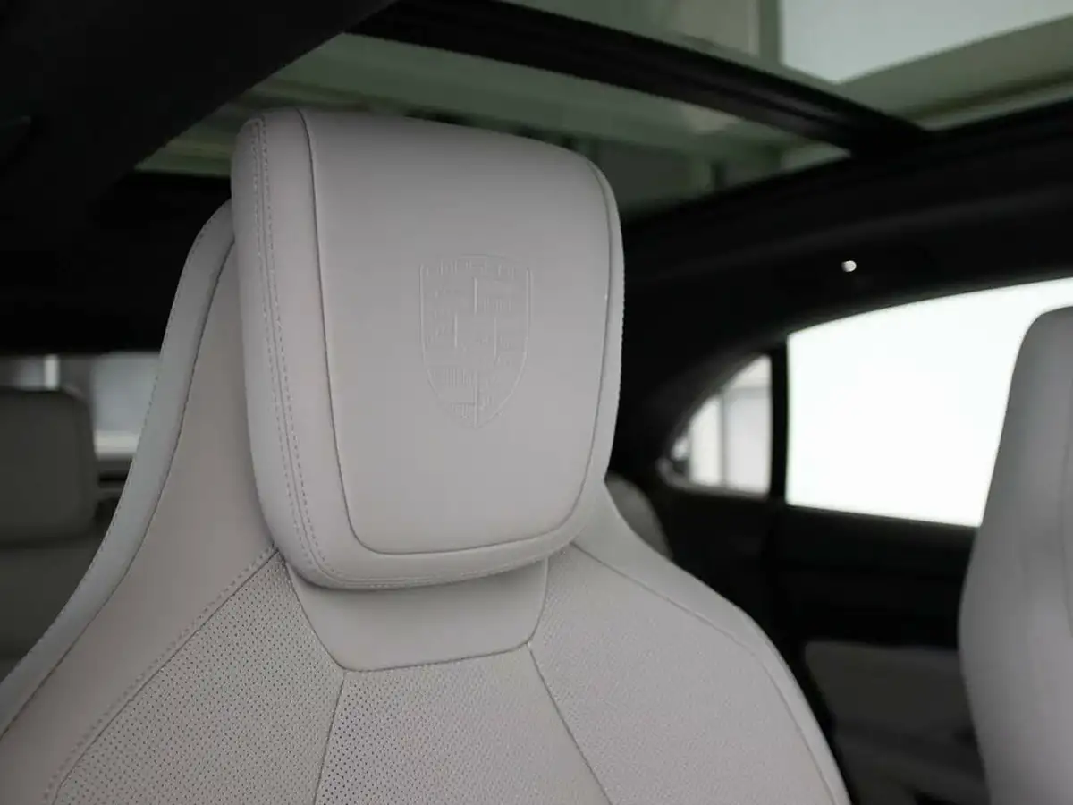 2024-porsche-macan-e-turbo-electric-big-46