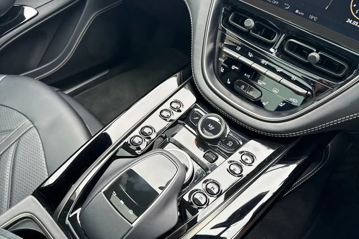2023-aston-martin-dbx-40-v8-big-9