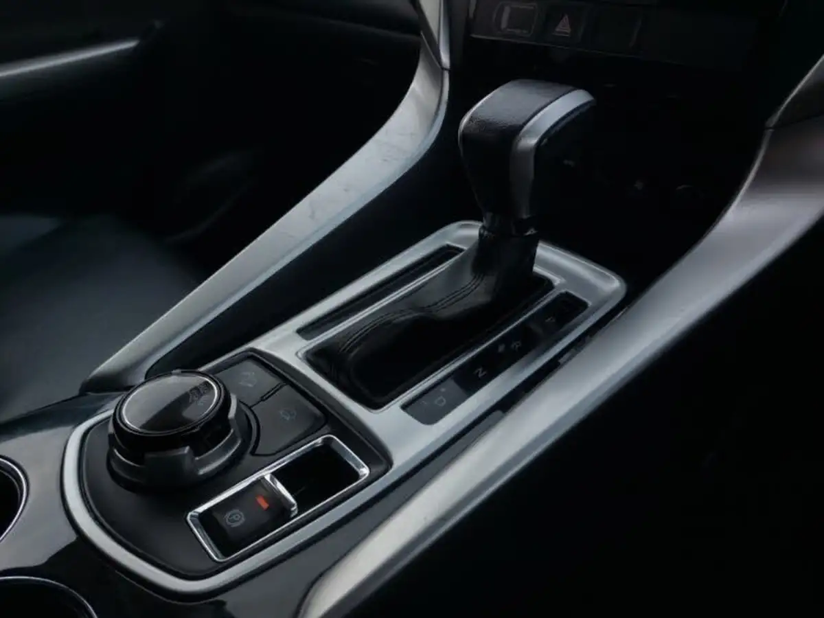 2018-mitsubishi-shogun-sport-24di-d-4-big-16