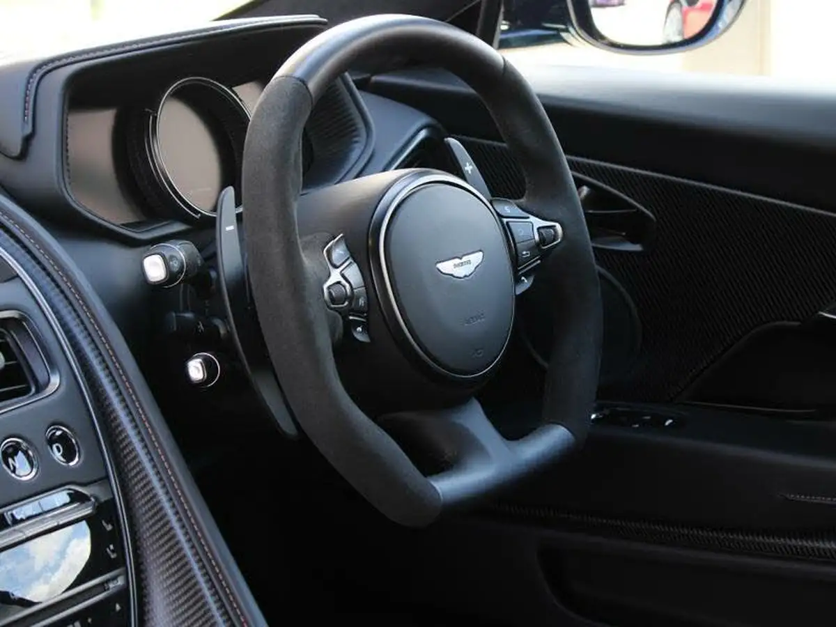 2023-aston-martin-db11-40-v8-527bhp-big-14