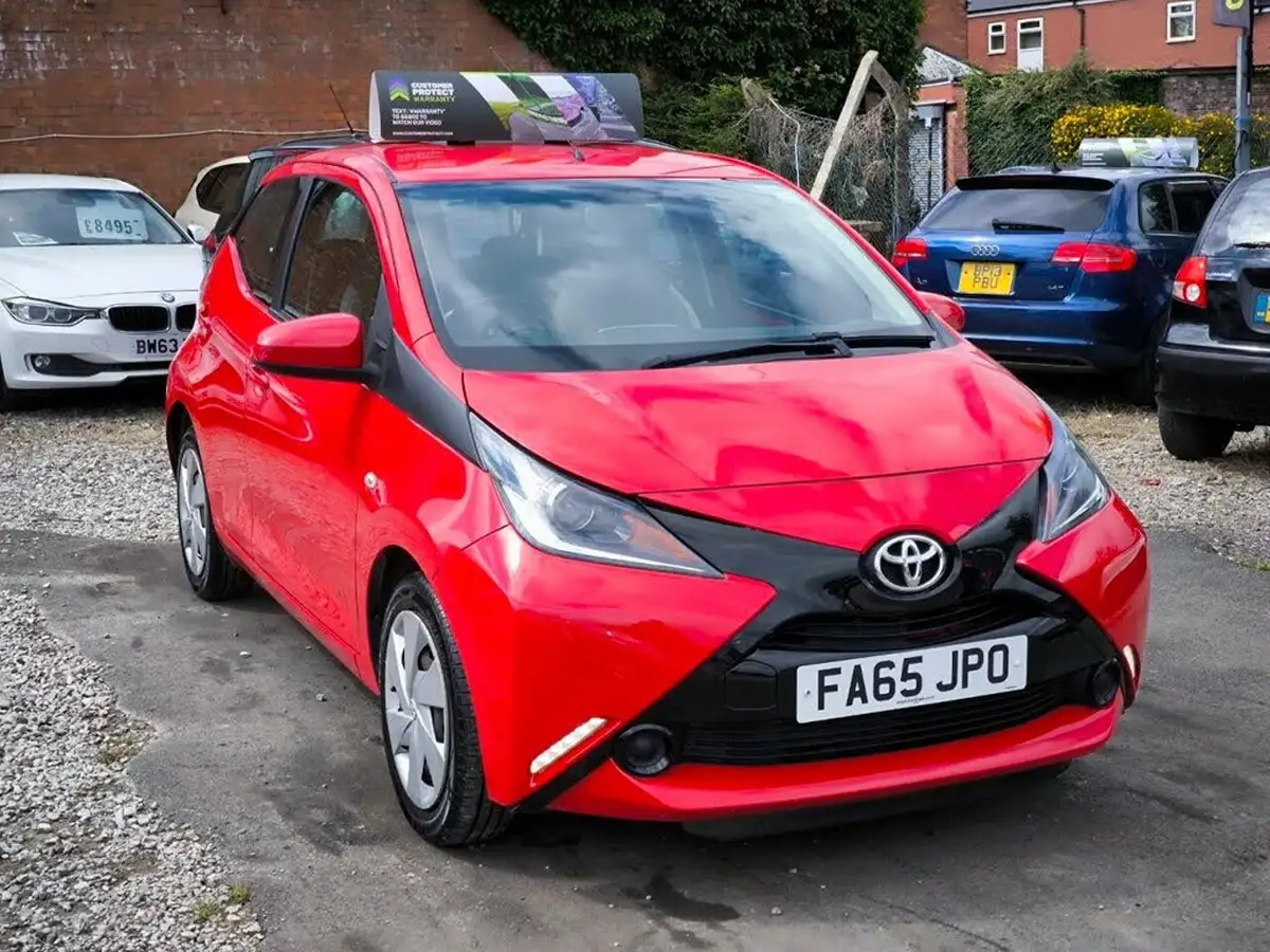 2016-toyota-aygo-10-vvt-i-x-play-68bhp-5d-big-10