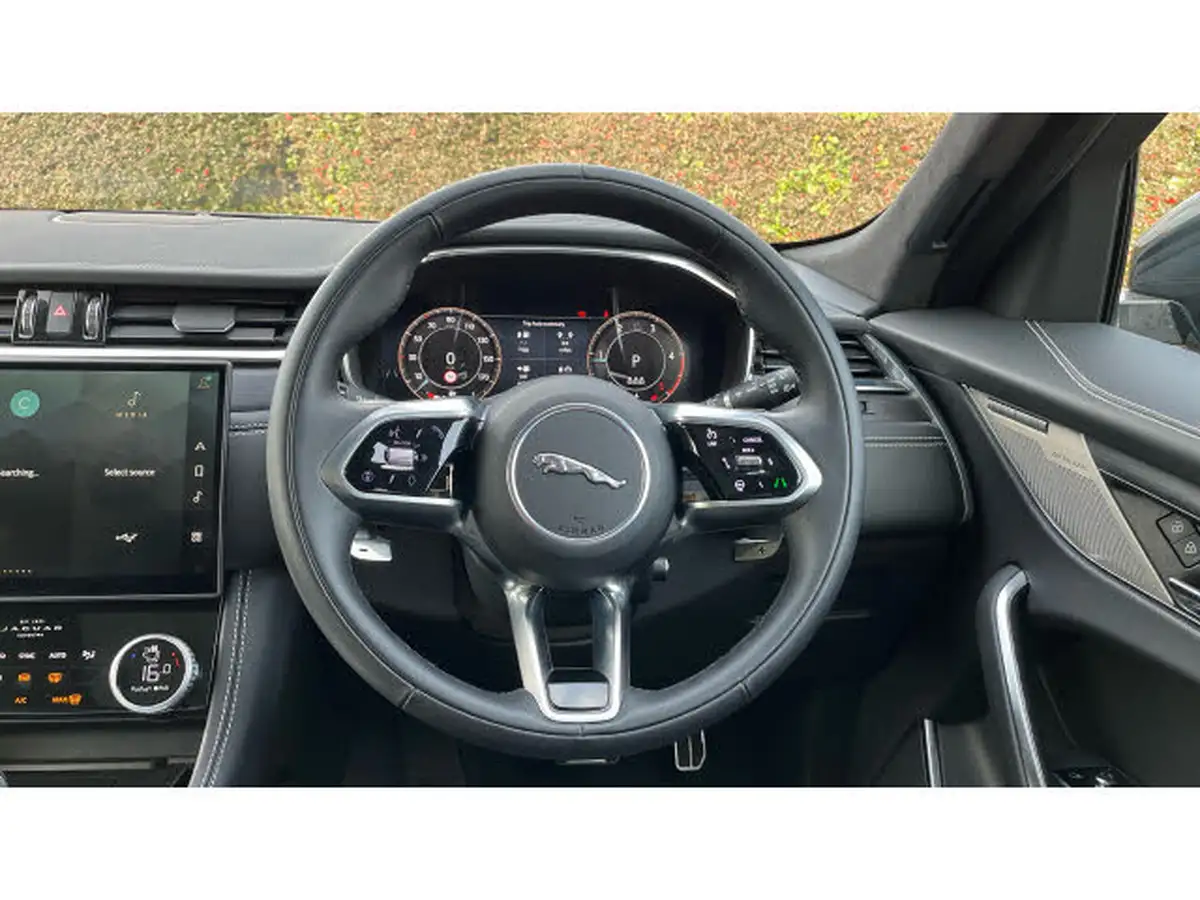 2024-jaguar-f-pace-20-d200-r-dynamic-hse-black-big-14