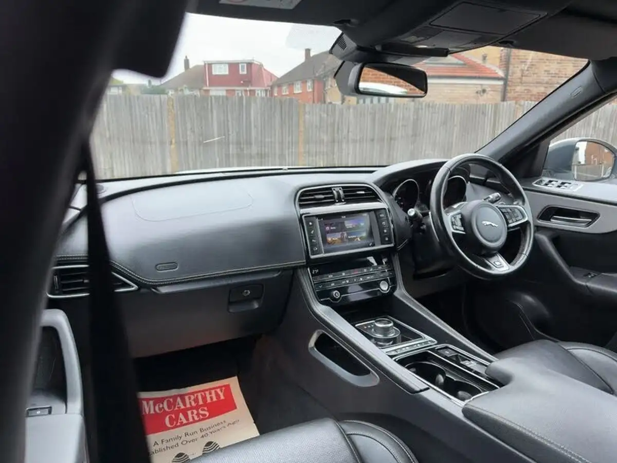 2018-jaguar-f-pace-20i-r-sport-250ps-awd-1997cc-big-29