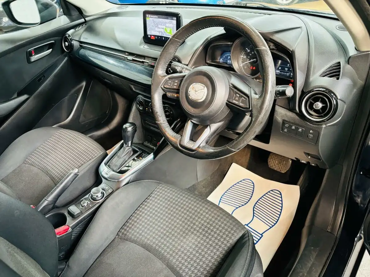 2017-mazda-mazda2-15-se-l-nav-auto-big-10