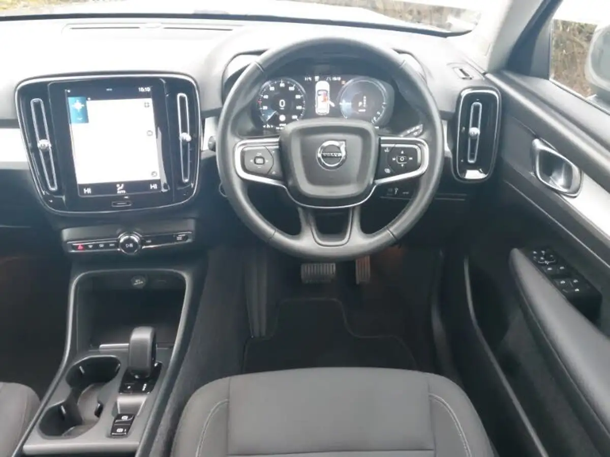 2022-volvo-xc40-15-t4-inscription-expression-big-6