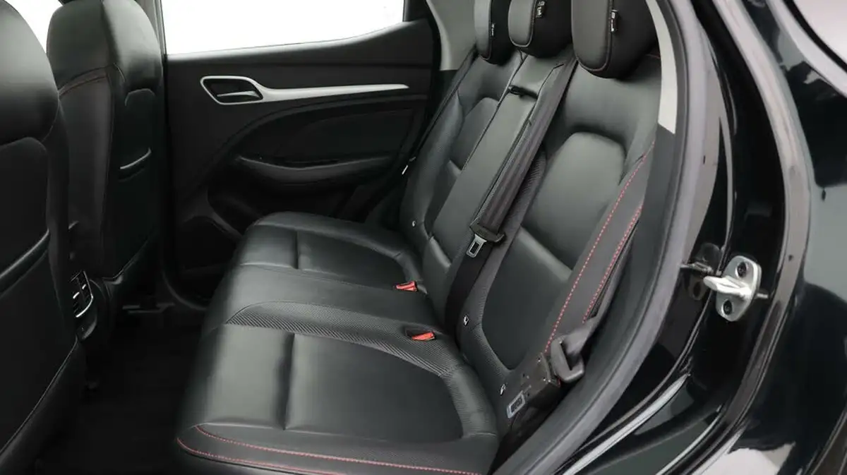 2022-mg-zs-suv-e-trophy-ev-156ps-long-range-big-16