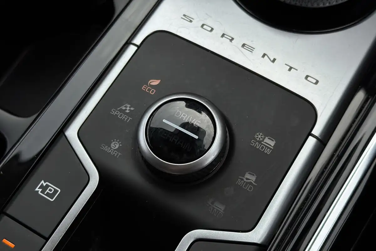 2022-kia-sorento-16-t-gdi-3-226bhp-hev-big-22