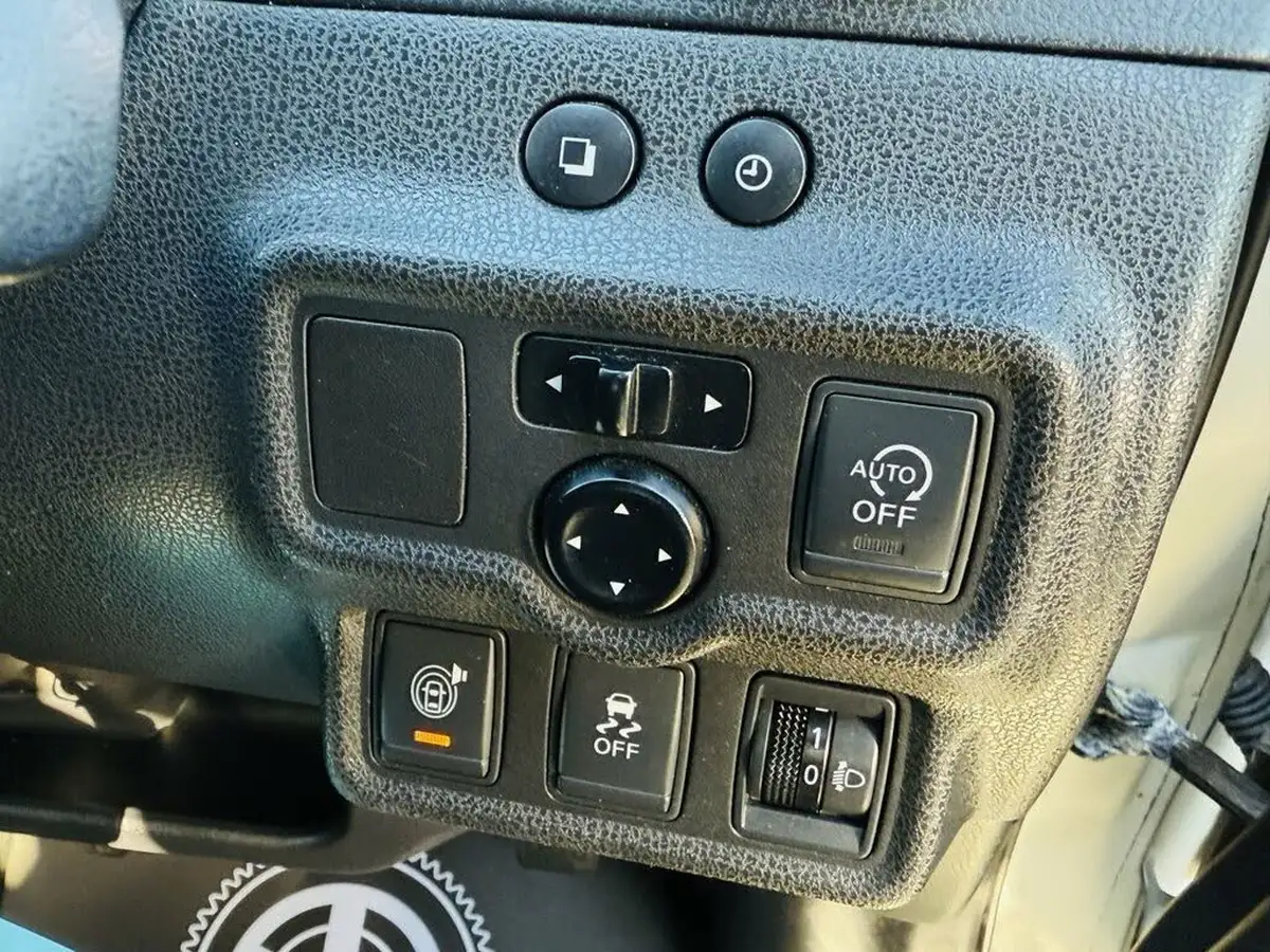 2015-nissan-note-12-n-tec-big-15