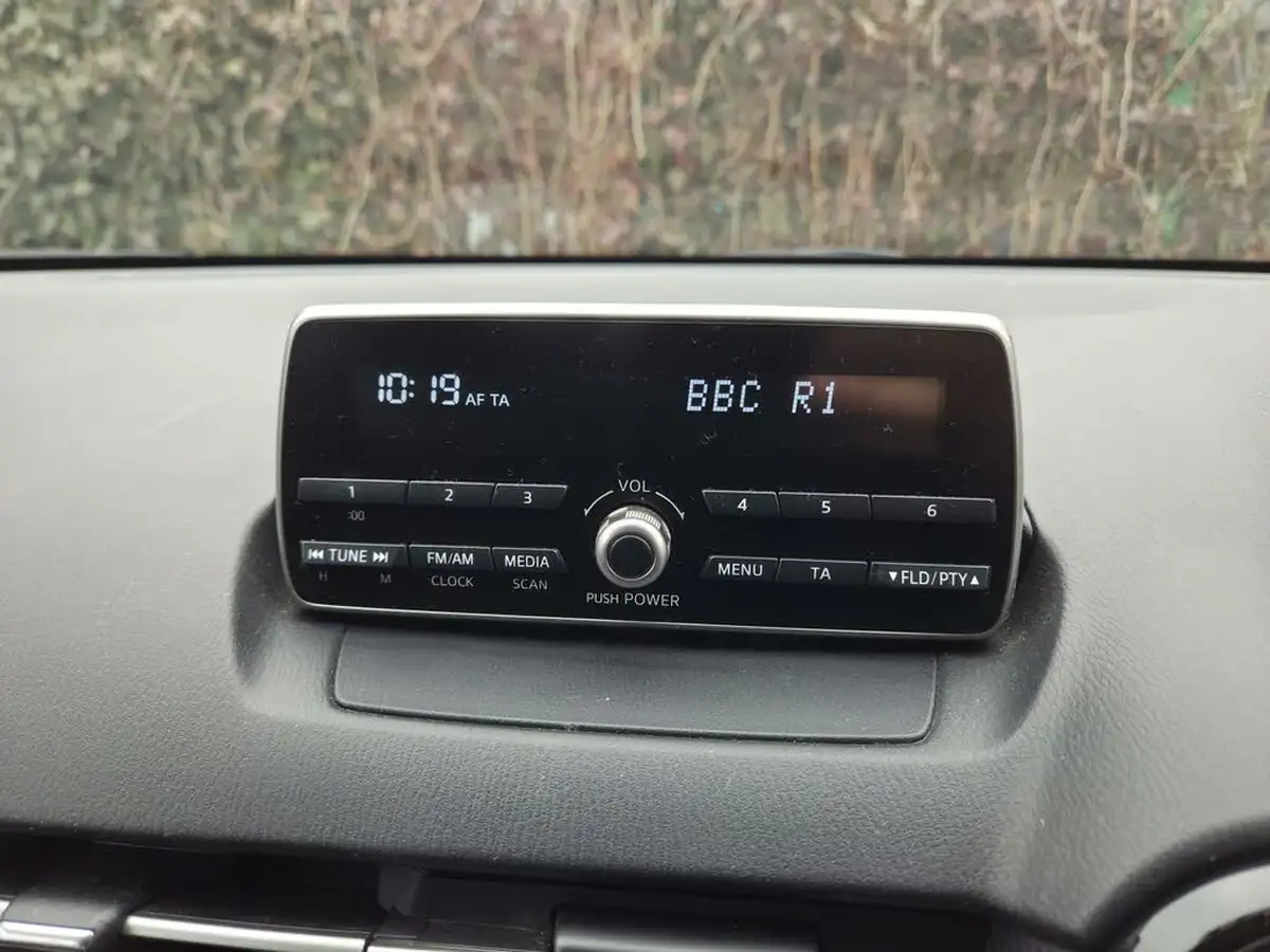 2018-mazda-mazda2-15-se-big-20