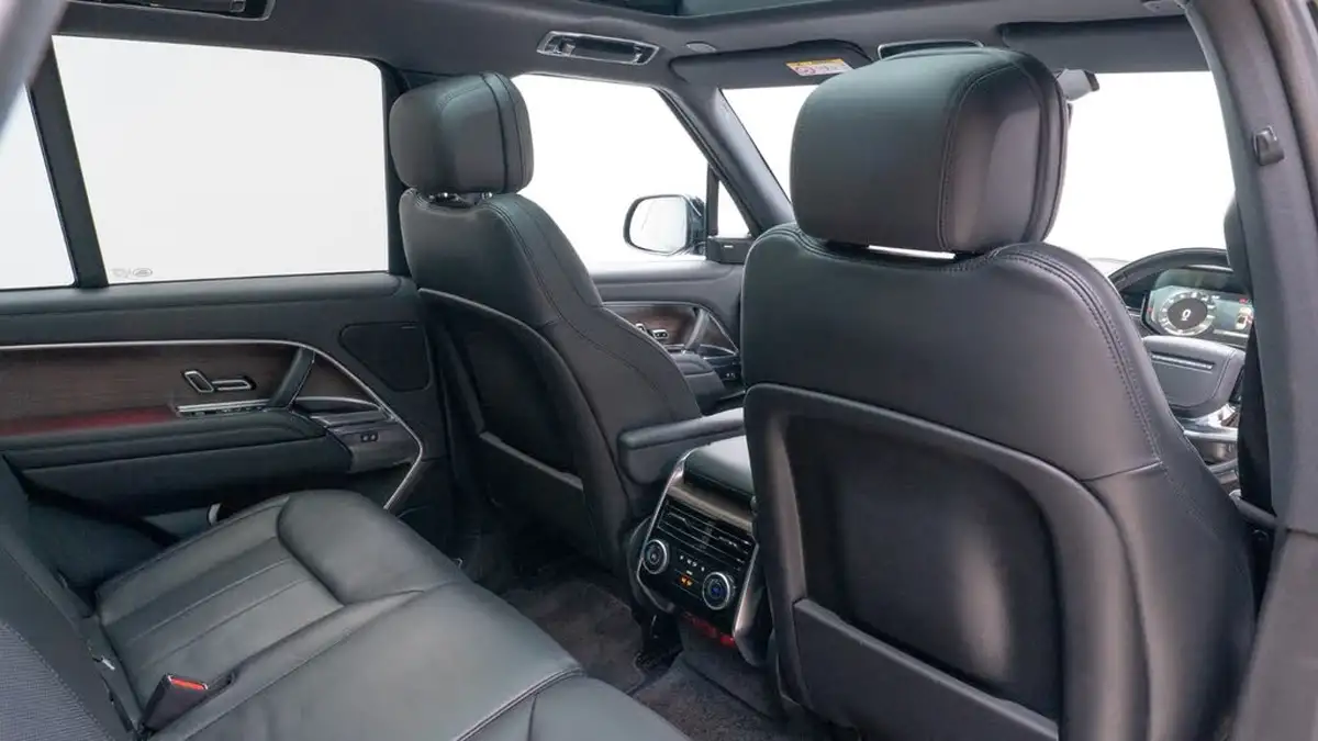 2022-land-rover-range-rover-30-p440e-hse-big-15