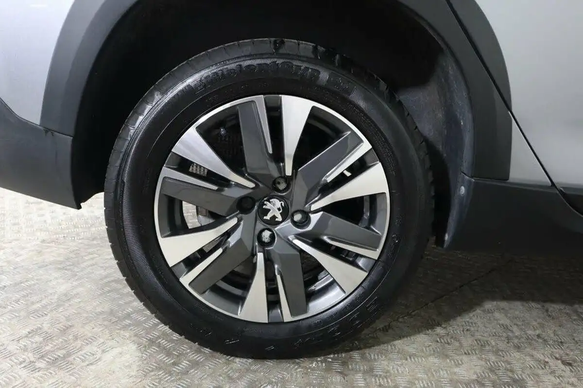 2019-peugeot-2008-suv-12-puretech-allure-premium-82bhp-big-11