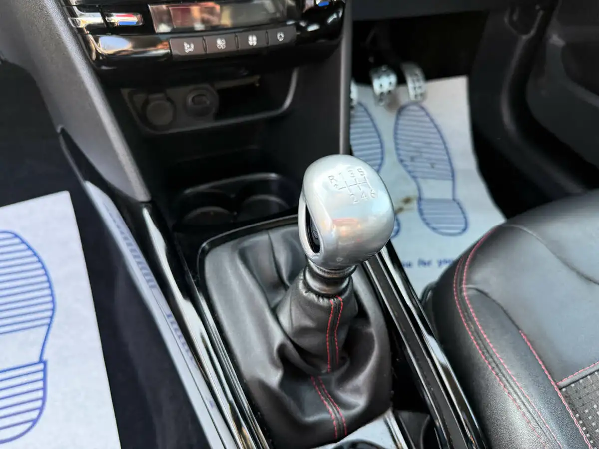 2019-peugeot-2008-suv-12-puretech-gt-line-110bhp-eat6-big-42
