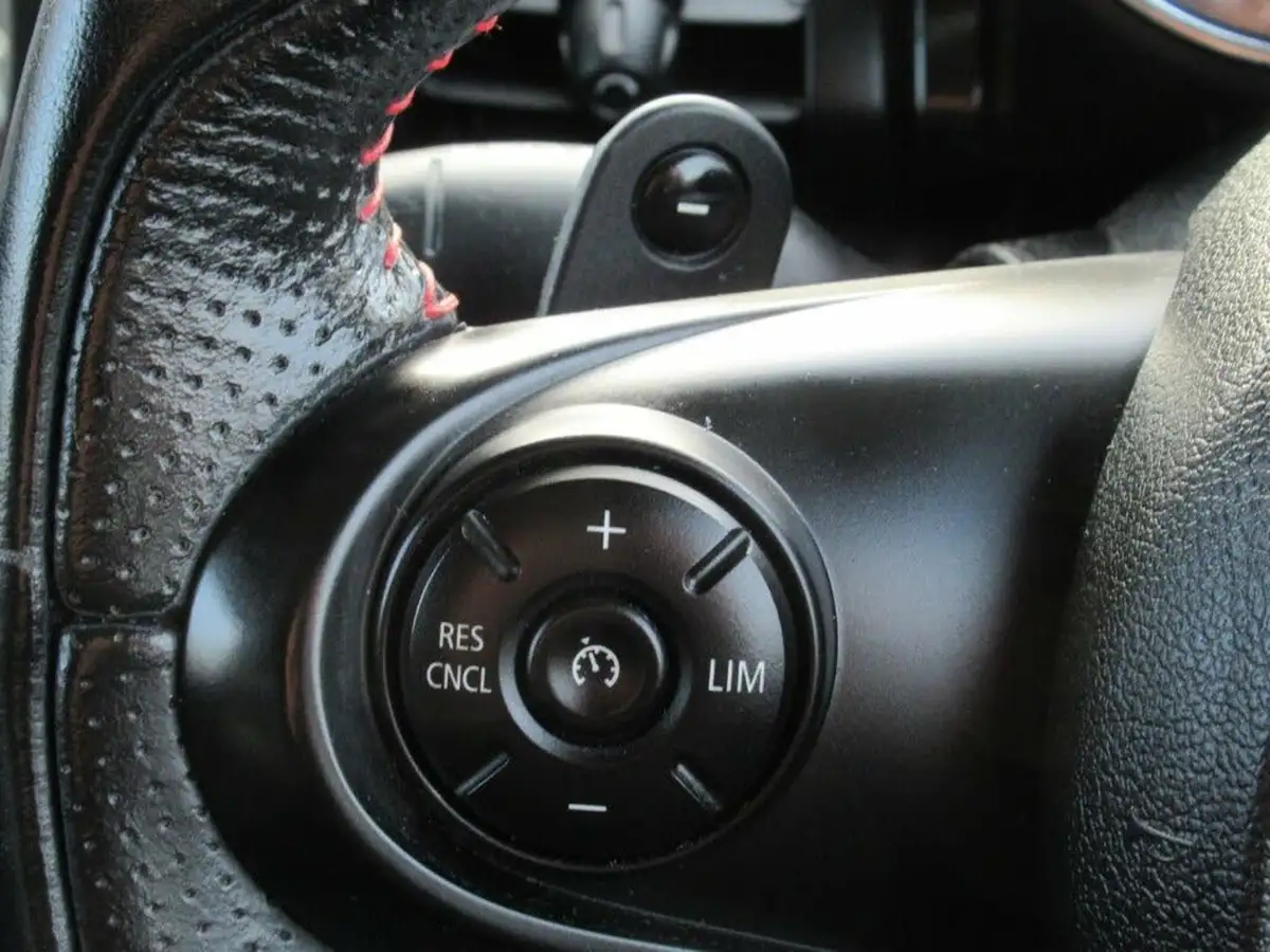 2017-mini-cooper-20-cooper-s-ss-hatchback-3d-sport-auto-big-9
