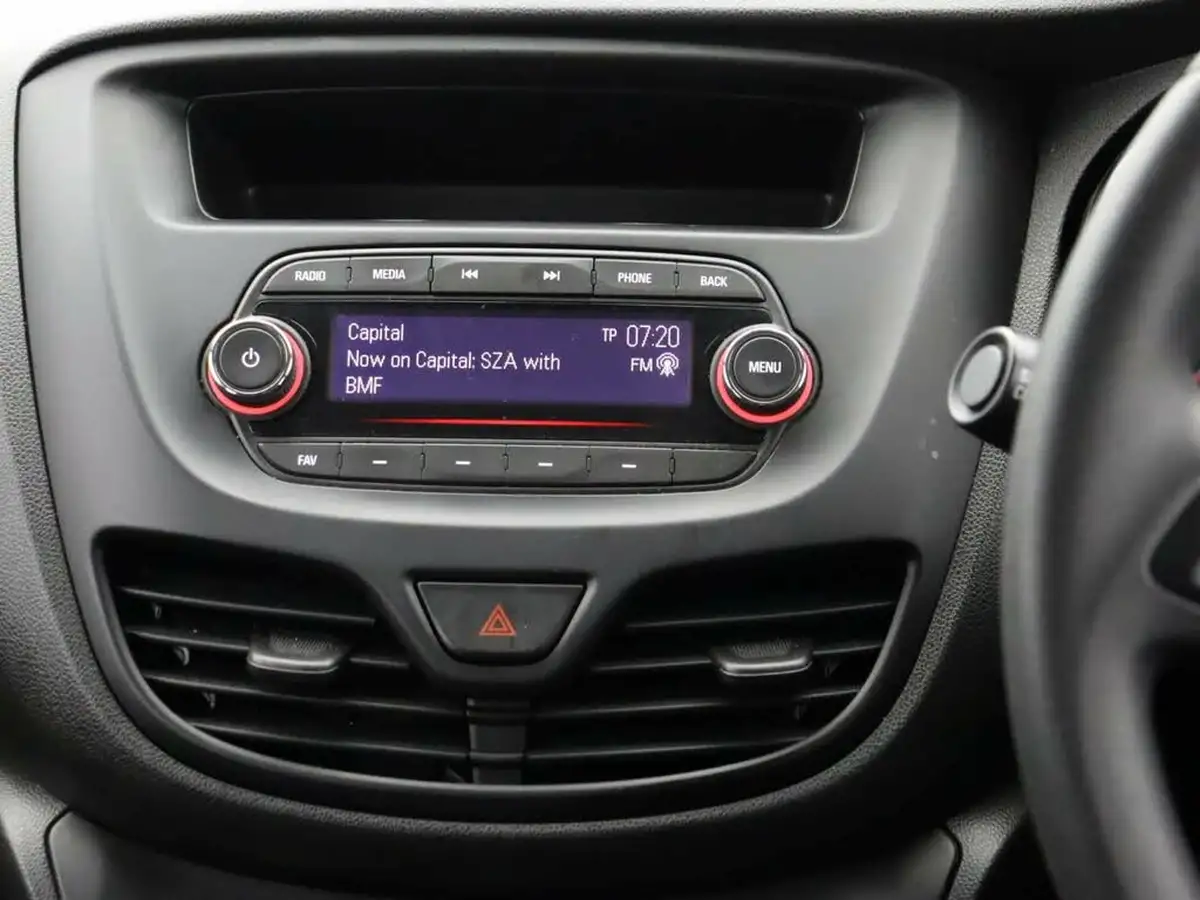 2018-vauxhall-viva-10i-se-73ps-ac-big-8
