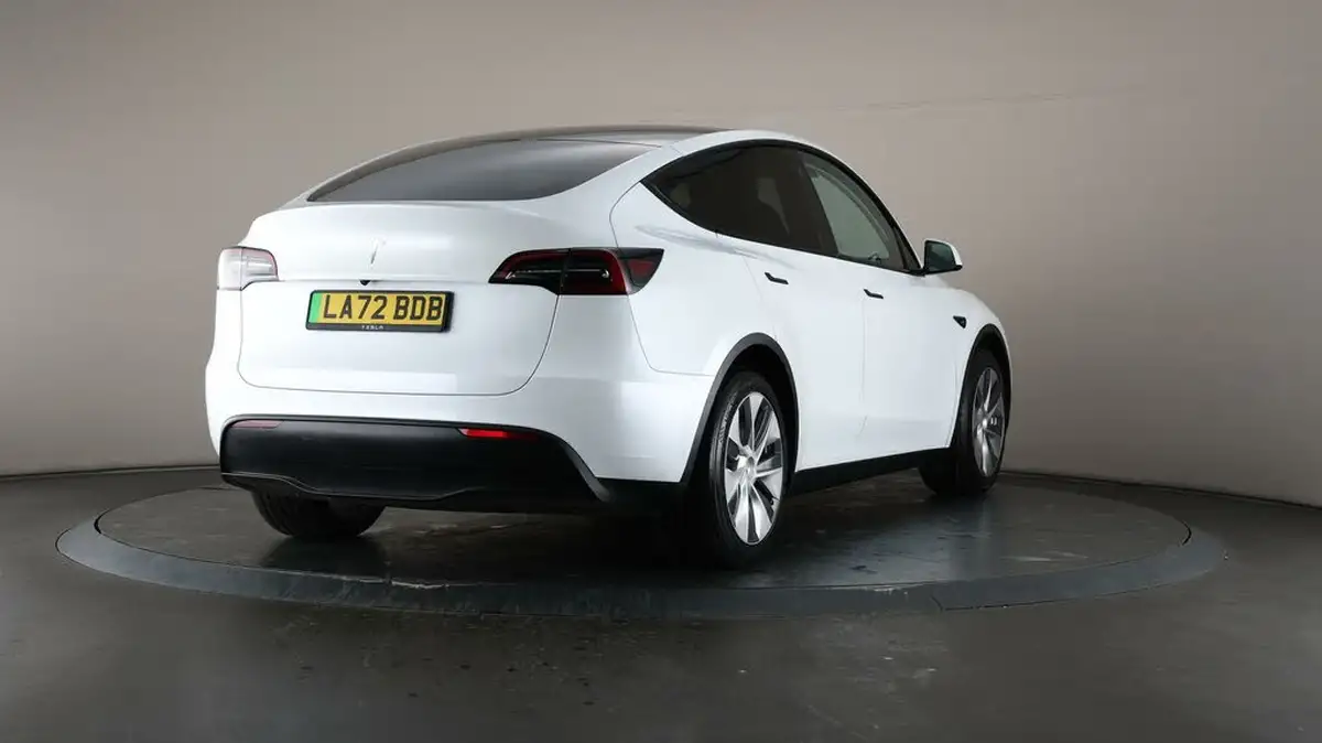 2022-tesla-model-y-e-rwd-big-67