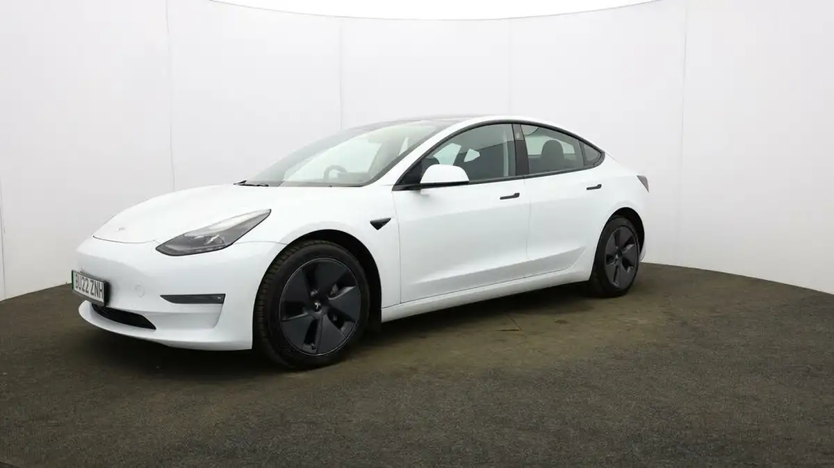 2022-tesla-model-3-e-long-range-big-28