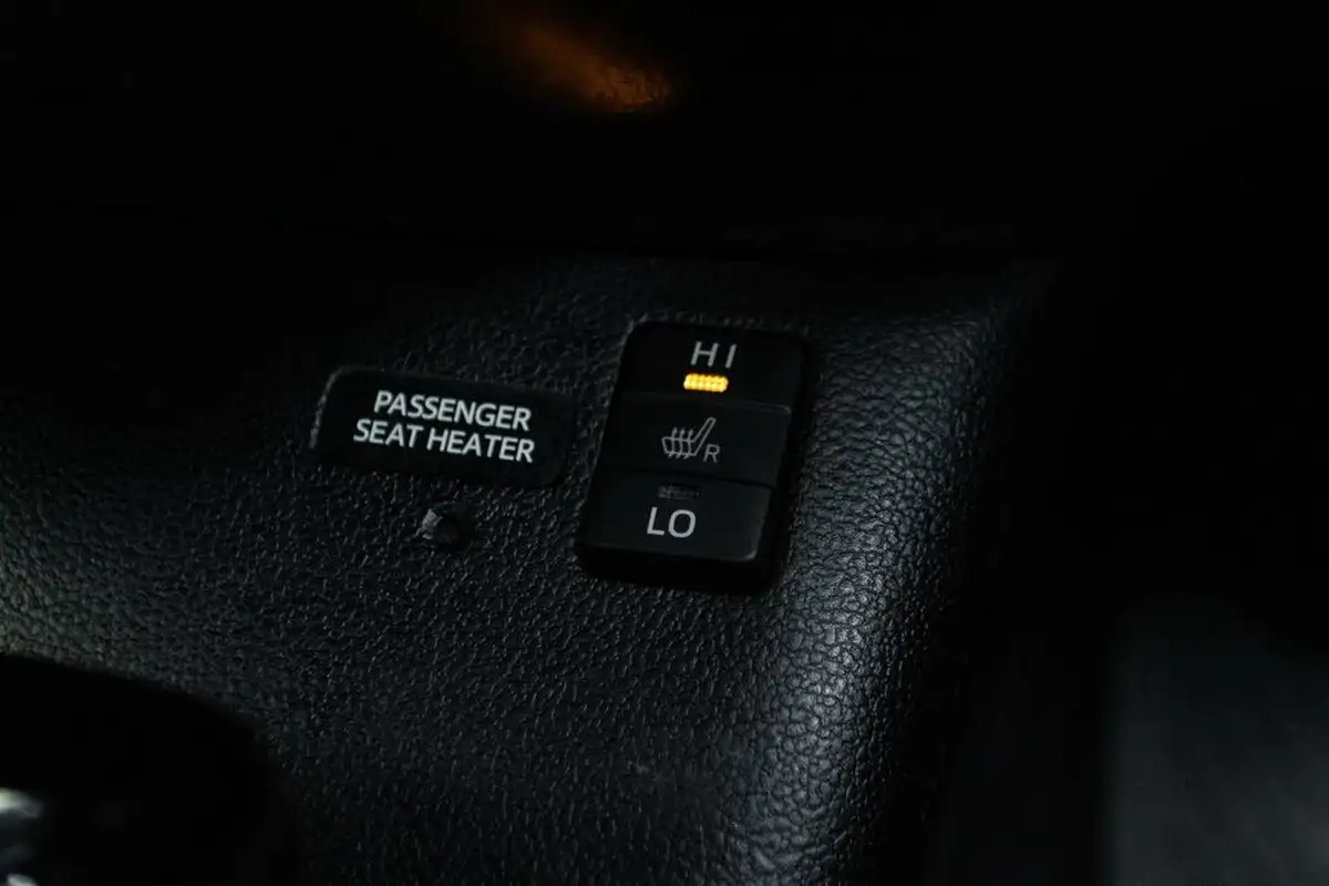 2017-toyota-prius-18-vvt-i-business-edition-plus-solar-roof-big-32