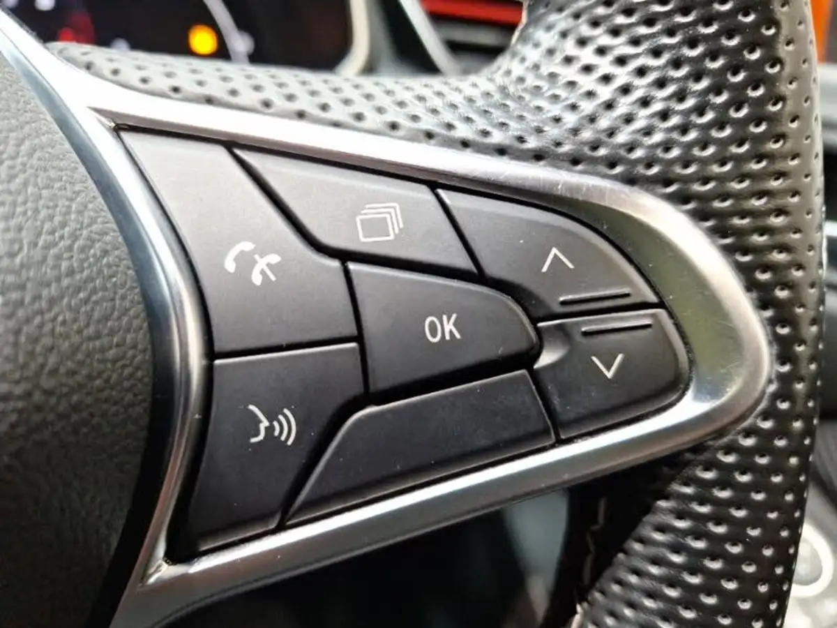 2020-renault-clio-10-tce-rs-line-100bhp-cvt-big-16