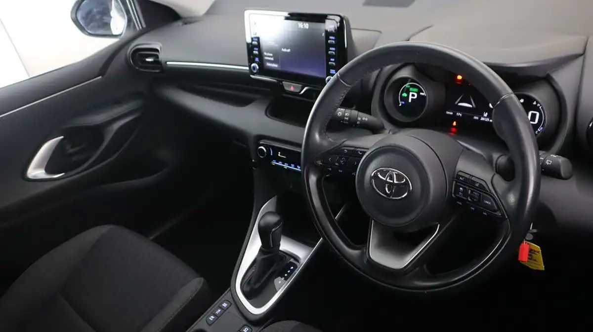 2021-toyota-yaris-15-vvt-i-design-big-9