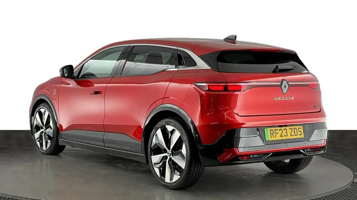 2023-renault-megane-e-tech-e-techno-big-5