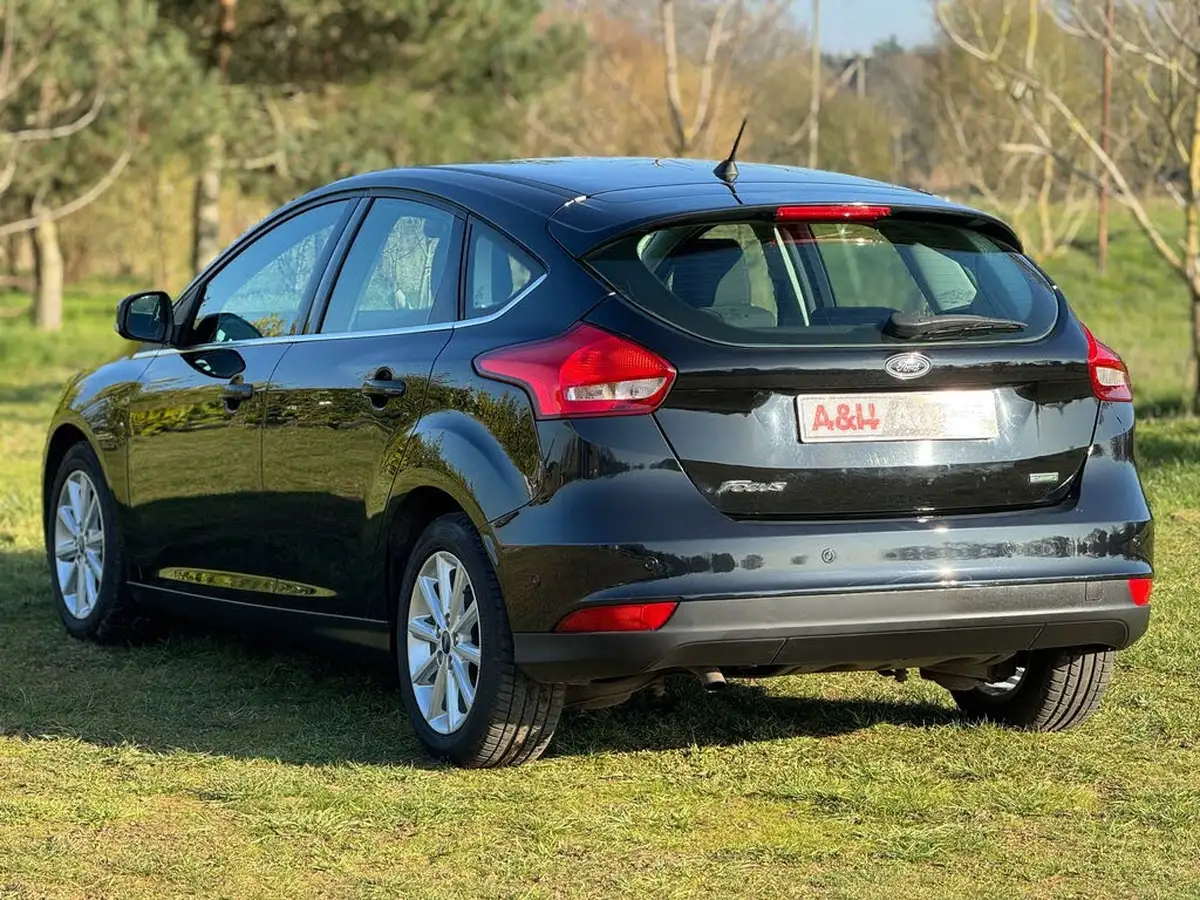 2015-ford-focus-10-titanium-t-125ps-hatchback-big-9