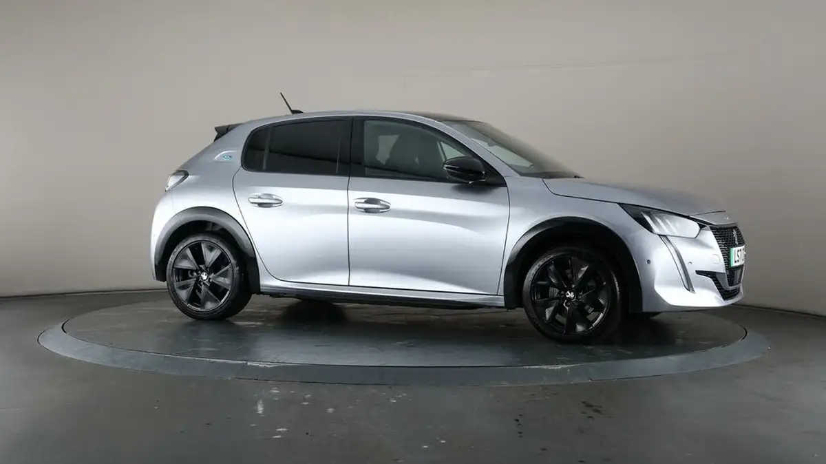 2021-peugeot-208-e-gt-premium-big-58