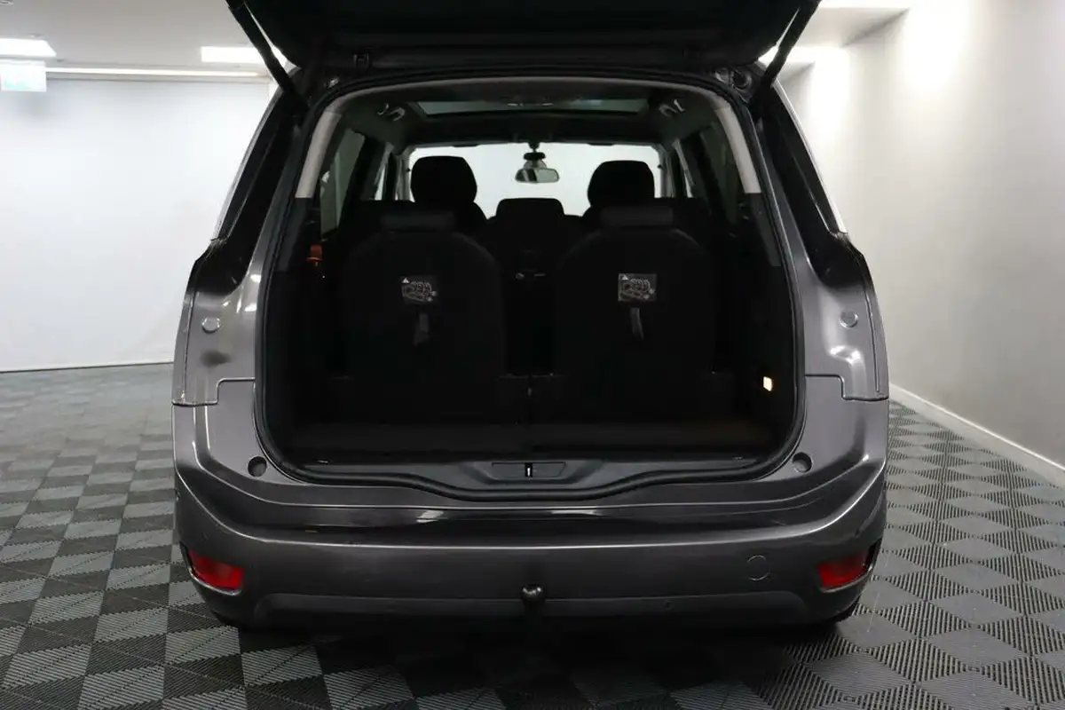 2017-citroen-grand-c4-picasso-16bluehdi-flair-eat6-big-13