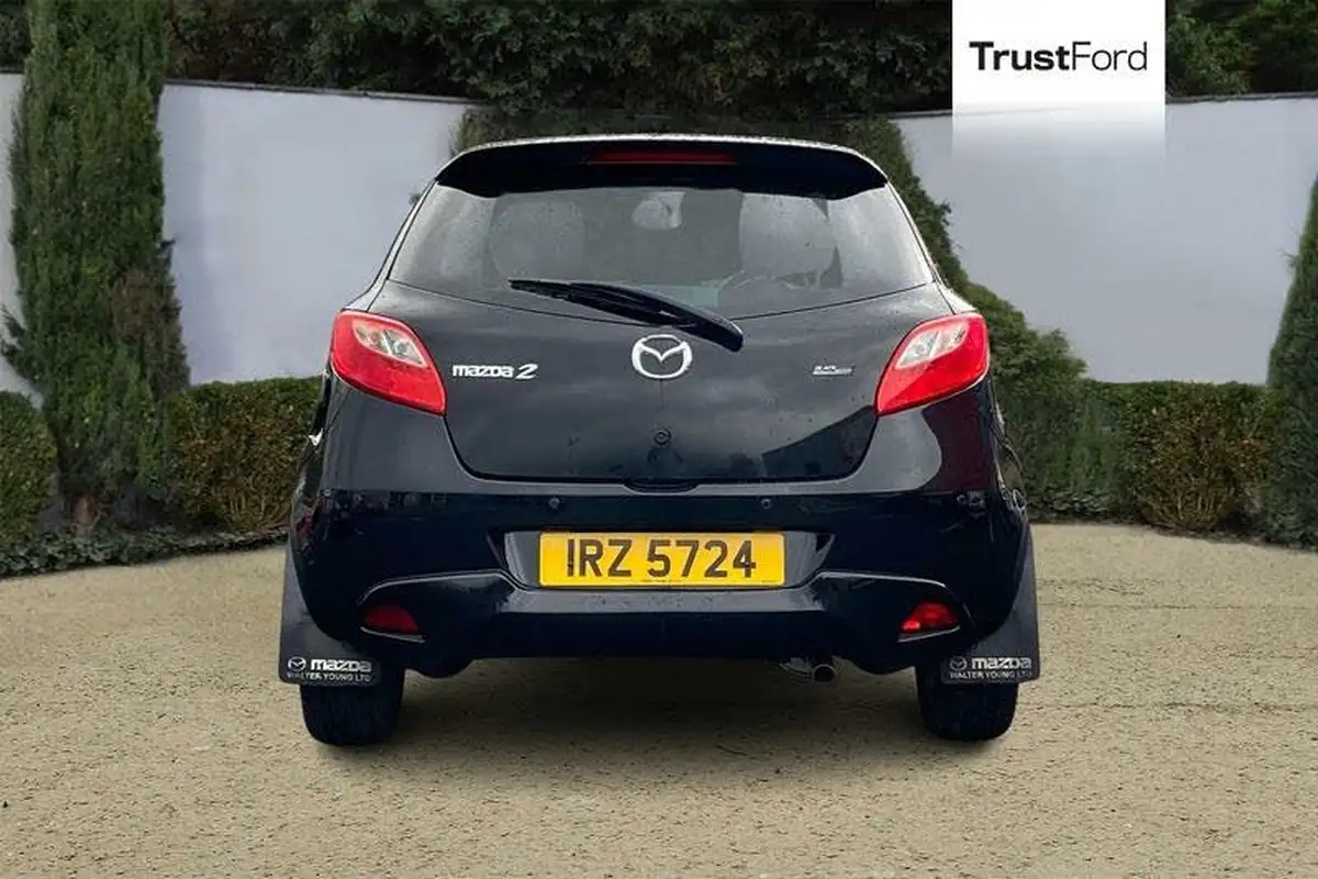 2015-mazda-mazda2-13-black-edition-big-6