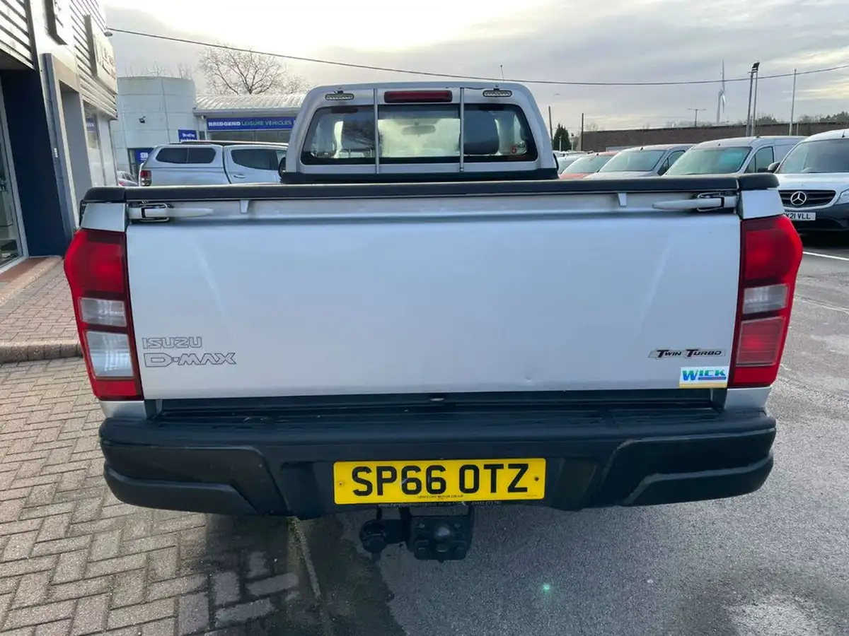 2016-isuzu-d-max-25td-4x4-single-pick-up-big-6